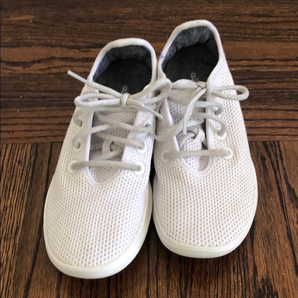 Allbirds Tree Runners in Chalk in an 8